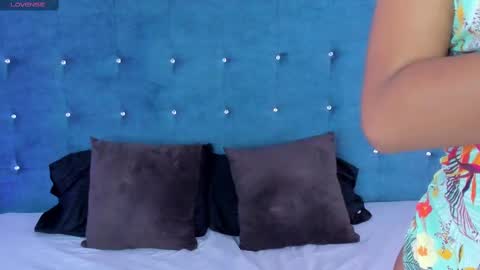 zoeeevanns online show from October 1, 11:49 am