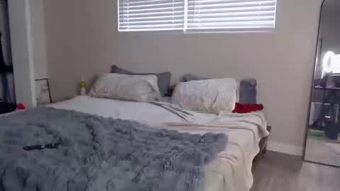 Snapshot of zoeemonroe chatting on October 11, 9:13 pm zoeemonroe online show from October 11, 9:13 pm
