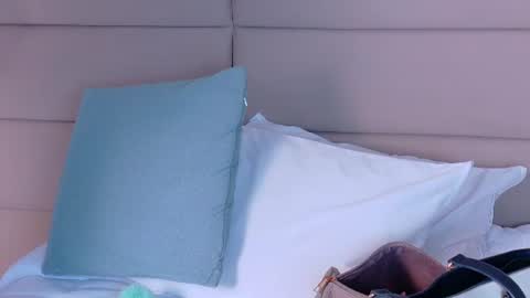 Snapshot of zoehangel chatting on July 2, 11:05 am Zoe online show from July 2, 11:05 am
