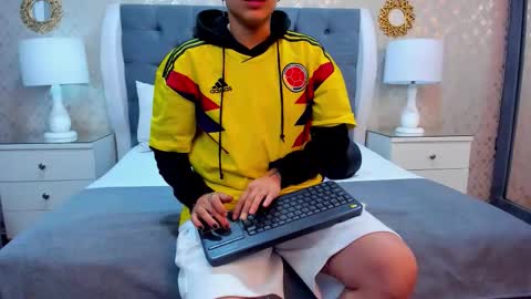 Zoe Krug online show from October 11, 11:53 am