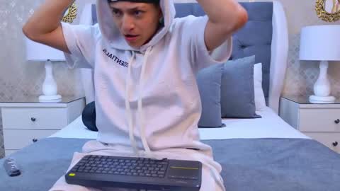 Zoe Krug online show from October 29, 11:56 am