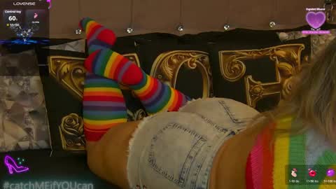 Snapshot of zoemesmerizee chatting on April 15, 5:36 am ZoeMesmerize online show from April 15, 5:36 am