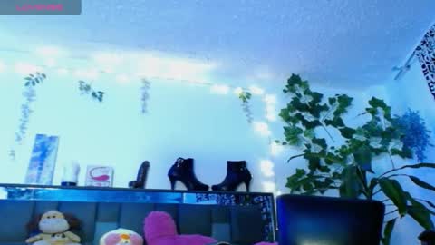 Snapshot of zoemi chatting on January 19, 3:18 am zoemi online show from January 19, 3:18 am