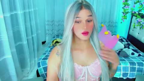 zoeschmmit online show from May 7, 2:39 am