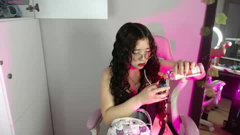 Snapshot of zoesinclair chatting on November 29, 6:55 pm Zoe online show from November 29, 6:55 pm