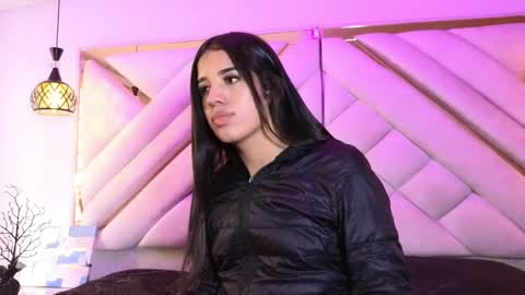 Zoe online show from April 9, 1:05 pm