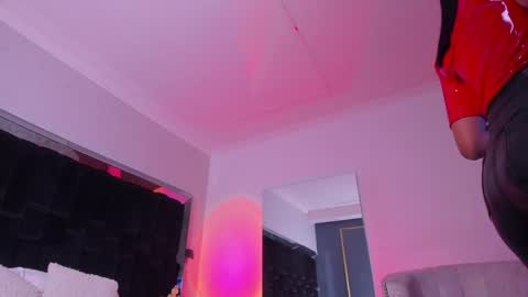 zoevidal_ online show from January 18, 2:44 pm