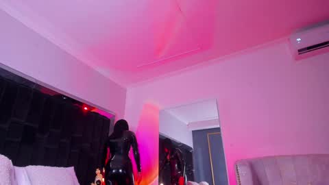 zoevidal_ online show from January 20, 11:02 am
