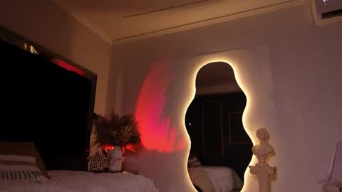 zoevidal_ online show from January 16, 11:58 am