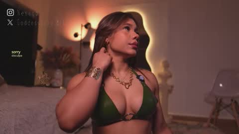 zoevidal_ online show from March 23, 11:58 am