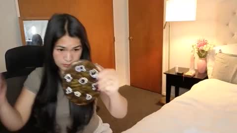 Snapshot of zoeyjohnson24 chatting on April 8, 11:10 am zoeyjohnson24 online show from April 8, 11:10 am