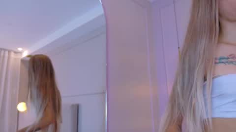 Zoey online show from May 2, 11:59 am
