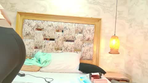 Snapshot of zoley_watson chatting on February 2, 3:05 am zoley online show from February 2, 3:05 am