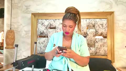 Snapshot of zoley_watson chatting on February 24, 3:04 am zoley online show from February 24, 3:04 am