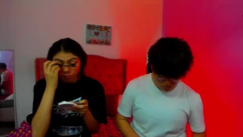 Snapshot of zooble_28 chatting on June 2, 12:18 pm Nick And Mia online show from June 2, 12:18 pm