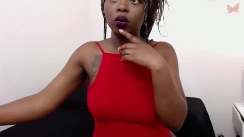 Snapshot of zooee_p chatting on December 14, 4:31 pm Zooe online show from December 14, 4:31 pm