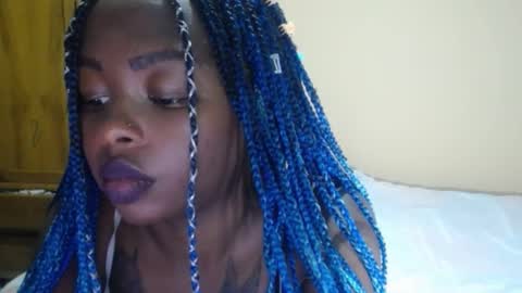 Snapshot of zooee_p chatting on February 9, 10:54 pm Zooe online show from February 9, 10:54 pm