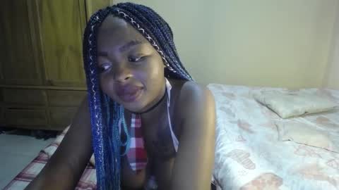 Snapshot of zooee_p chatting on February 20, 6:13 pm Zooe online show from February 20, 6:13 pm