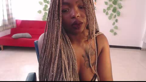 Snapshot of zooee_p chatting on September 17, 2:30 pm Zooe online show from September 17, 2:30 pm