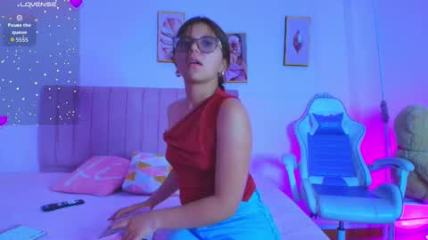 Snapshot of zoow_bluussh chatting on February 26, 12:15 pm Zoe online show from February 26, 12:15 pm