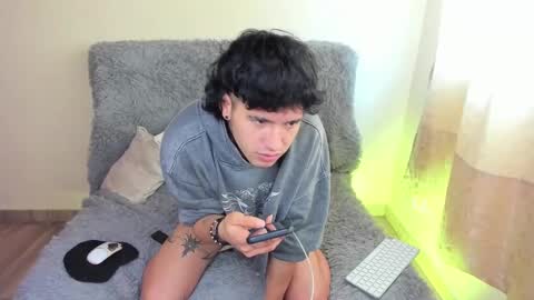 Snapshot of zoren333 chatting on October 22, 4:40 pm ZOREN online show from October 22, 4:40 pm