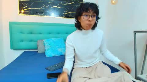     online show from November 3, 12:28 pm