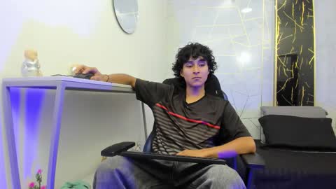     online show from December 3, 9:35 pm