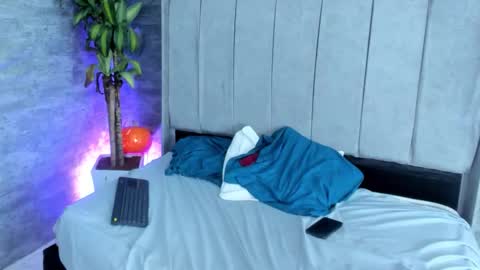 Zoe And Frienda online show from November 6, 12:28 pm