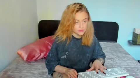 Mia online show from June 3, 4:45 pm