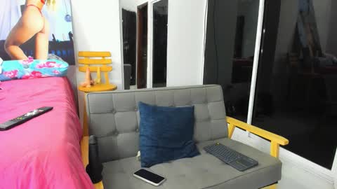 zou_quira online show from January 7, 2:03 am