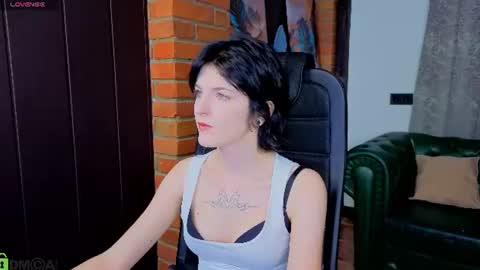 Snapshot of zulema_raven chatting on August 9, 1:07 am Zulema online show from August 9, 1:07 am
