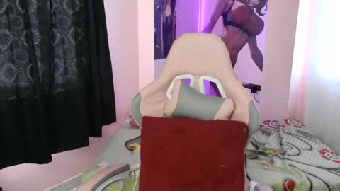 Snapshot of zulemapiel chatting on February 8, 1:47 pm zulemapiel online show from February 8, 1:47 pm