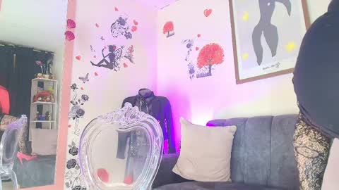 zully_green online show from June 2, 4:03 am