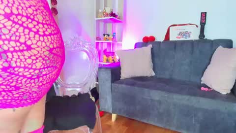 zully_green online show from August 2, 4:33 am