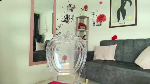 zully_jones online show from October 28, 5:22 am