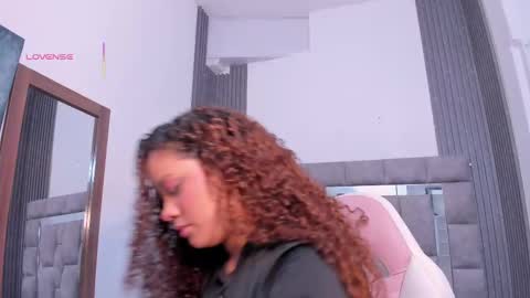 Snapshot of zulyjones chatting on October 24, 12:01 pm Zuly online show from October 24, 12:01 pm