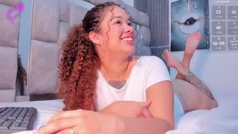 Snapshot of zulyjones chatting on October 27, 12:09 pm Zuly online show from October 27, 12:09 pm