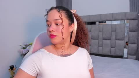 Snapshot of zulyjones chatting on November 17, 7:08 pm Zuly online show from November 17, 7:08 pm