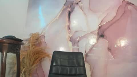 Zuri Lux online show from December 4, 9:34 pm