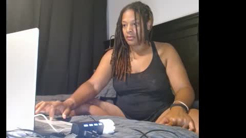Snapshot of zuriluxe45 chatting on September 22, 2:24 am zuriluxe45 online show from September 22, 2:24 am