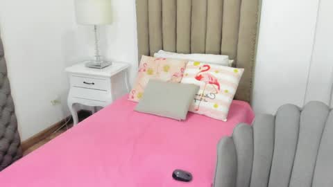 Im Zusan My schedule is from 1030pm to 430 am colombian time online show from April 1, 2:56 am