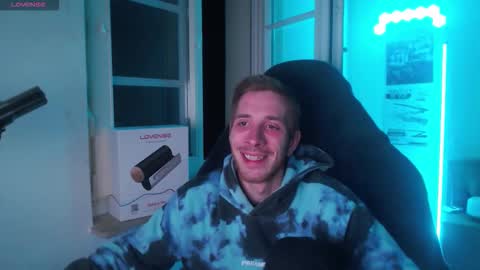 Zuzmoe online show from December 3, 9:46 pm