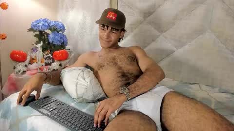 Snapshot of zyan_moreno chatting on October 27, 2:10 pm zyan_moreno online show from October 27, 2:10 pm