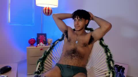 Snapshot of zyan_moreno chatting on December 3, 6:17 pm zyan_moreno online show from December 3, 6:17 pm