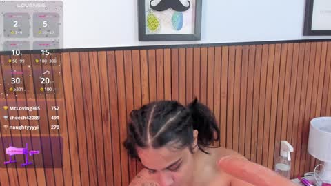 Snapshot of zyle_boobs_ chatting on December 23, 9:38 am ZYLE online show from December 23, 9:38 am