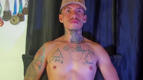 Snapshot of zyongarcia2020 chatting on December 15, 12:29 am zyon garcia online show from December 15, 12:29 am