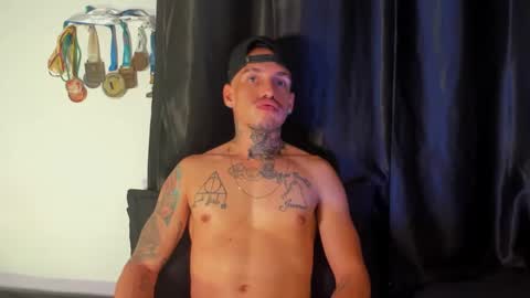 Snapshot of zyongarcia2020 chatting on December 21, 7:35 am zyon garcia online show from December 21, 7:35 am