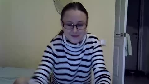 Snapshot of zyuhre chatting on October 12, 7:29 am Zyuhre online show from October 12, 7:29 am