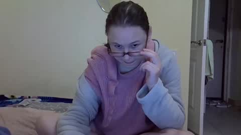 Snapshot of zyuhre chatting on November 19, 11:32 am Zyuhre online show from November 19, 11:32 am