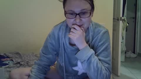 Snapshot of zyuhre chatting on December 16, 2:11 pm Zyuhre online show from December 16, 2:11 pm